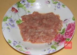 白菜炒肉丝的做法图解1