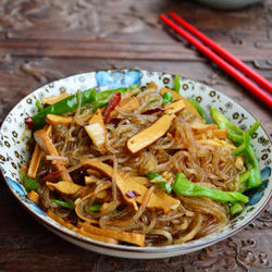 香干炒粉条的做法[图]