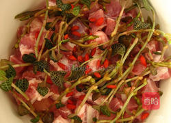 金线莲猪肉汤的做法图解2