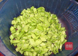 榄菜肉末四季豆的做法图解2