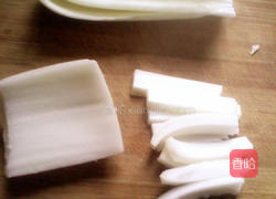 小炒香干白菜茎的做法图解2