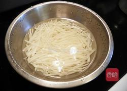冬菇芹菜土豆丝的做法图解1