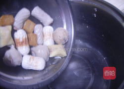 鱼丸菌类海鲜汤的做法图解2