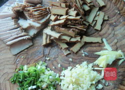 蒜香卤肉卤香干的做法图解2