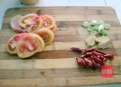 番茄炒手撕包菜的做法图解2