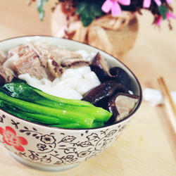 香菇菜心排骨汤粉的做法[图]