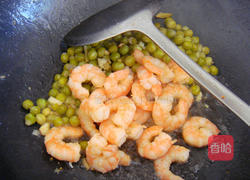 豌豆炒虾仁的做法图解9