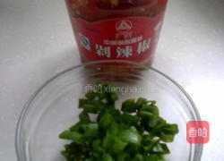 剁椒荷包蛋的做法图解1