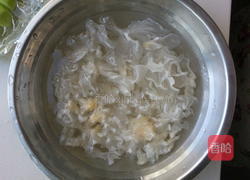 银耳鸡蛋汤的做法图解1