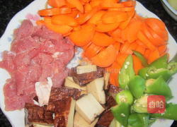 卤香干炒肉的做法图解2