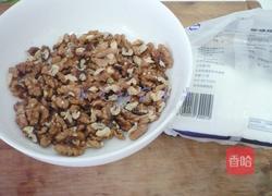 琥珀核桃仁的做法图解1