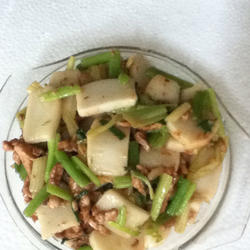 芹菜肉丝炒年糕的做法[图]