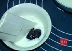 奶油蓝莓冰皮月饼的做法图解2