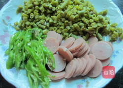 咸豆角炒肉花肠的做法图解2