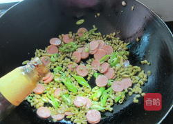 咸豆角炒肉花肠的做法图解7