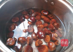 板栗烧白菜的做法图解1