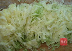 包菜炒粉丝的做法图解3