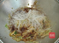 包菜炒粉丝的做法图解7