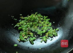 姜丝咸豆角的做法图解2