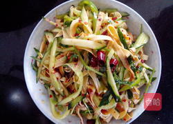 黄瓜拌五香干豆腐的做法图解3