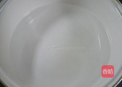 鹌鹑蛋桂圆汤的做法图解3