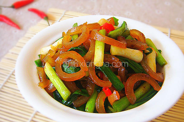 蒜苗烩肉皮