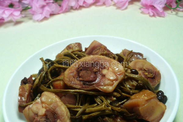 茶树菇烧腊鸡腿