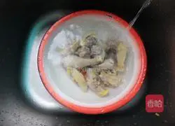 石斛花鸡汤的做法图解2