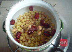 花生黄豆红枣汤的做法图解4