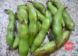 雪菜蚕豆炒土豆的做法图解1