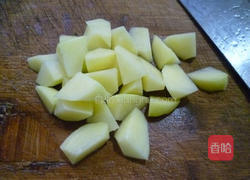 雪菜蚕豆炒土豆的做法图解4