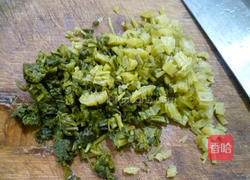 雪菜蚕豆炒土豆的做法图解5