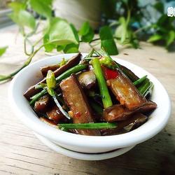 韭菜花炒茄子的做法[图]