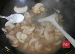 口蘑炒肉片的做法图解6