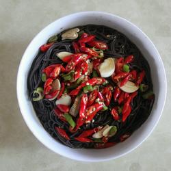 凉拌蕨根粉的做法[图]