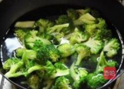 西兰花香菇烩酥肉的做法图解4