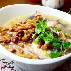 滑子菇炖生鱼的做法[图]