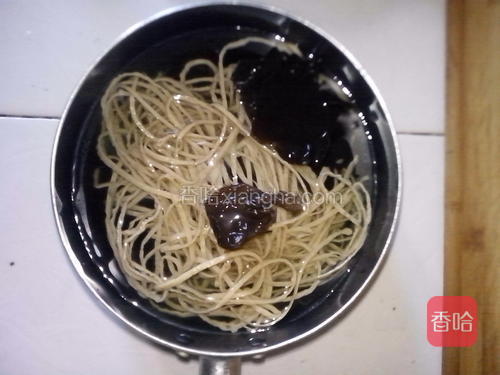 2、云丝和木耳提前泡发好。