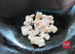 猪油渣炒蒜苗的做法图解2