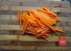 菠菜炒胡萝卜的做法图解1