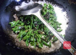 橄榄菜炒油豆角的做法图解8