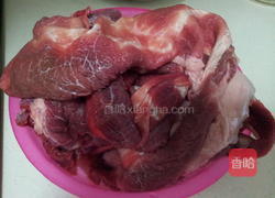 广式牛腩煲的做法图解1