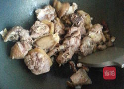 小鸡炖红蘑的做法图解5