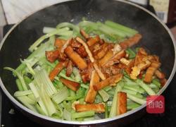 香芹炒香干鸡蛋的做法图解4