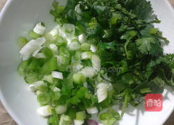 皮蛋豆腐的做法图解2