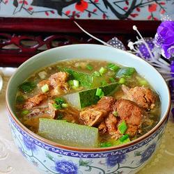 猪大骨红汤冬瓜的做法[图]