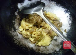 榨菜炒鸡蛋的做法图解6