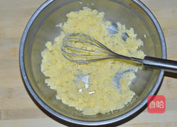 椰丝奶黄冰皮月饼的做法图解2