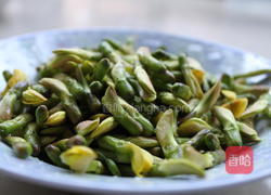 金雀花煎鸡蛋的做法图解1