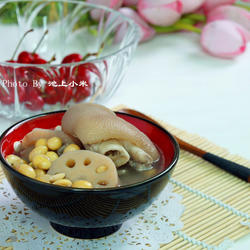 黄豆莲藕猪蹄汤的做法[图]
